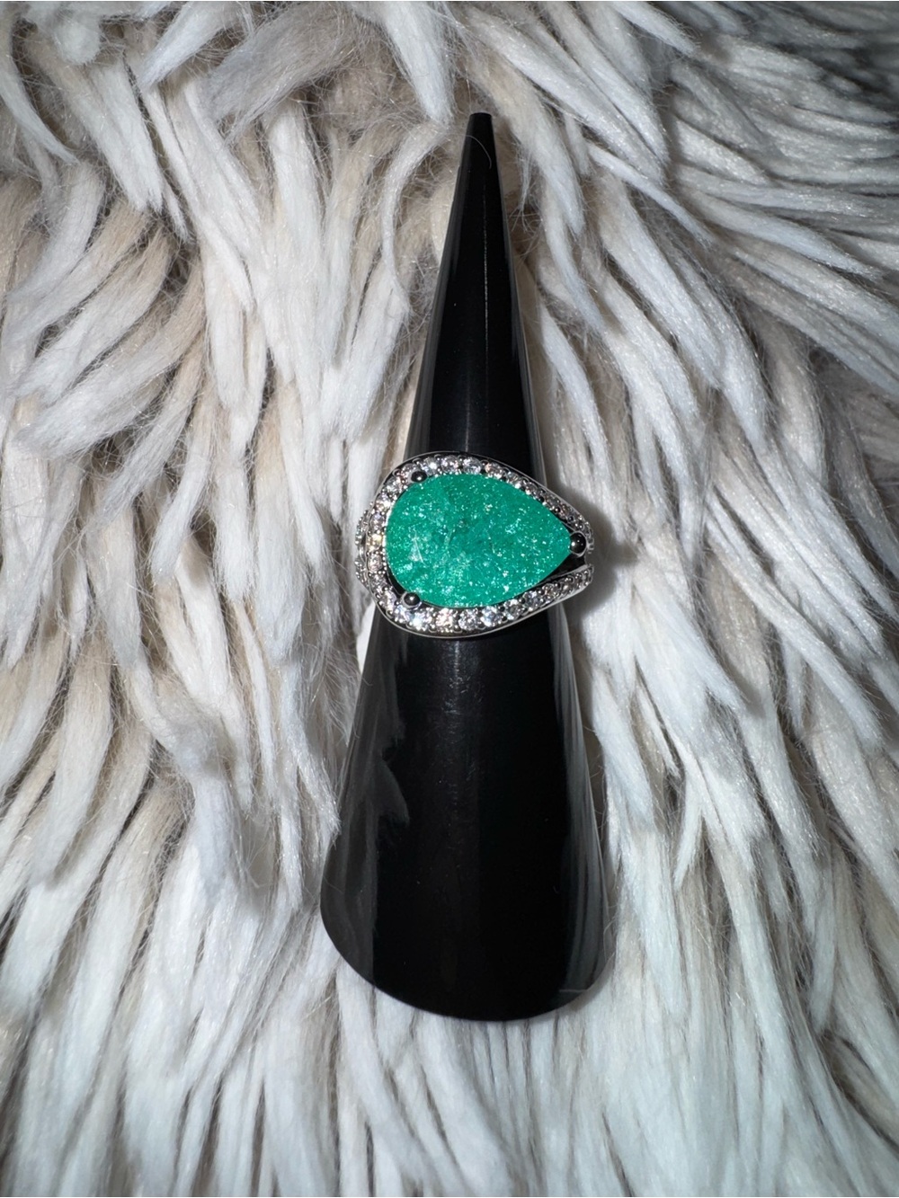 Emerald ice crystal bomb party ring